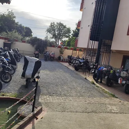 Hotel Ave Maria 2*