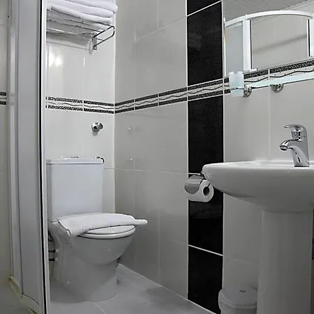 Ave Maria Hotel 2*